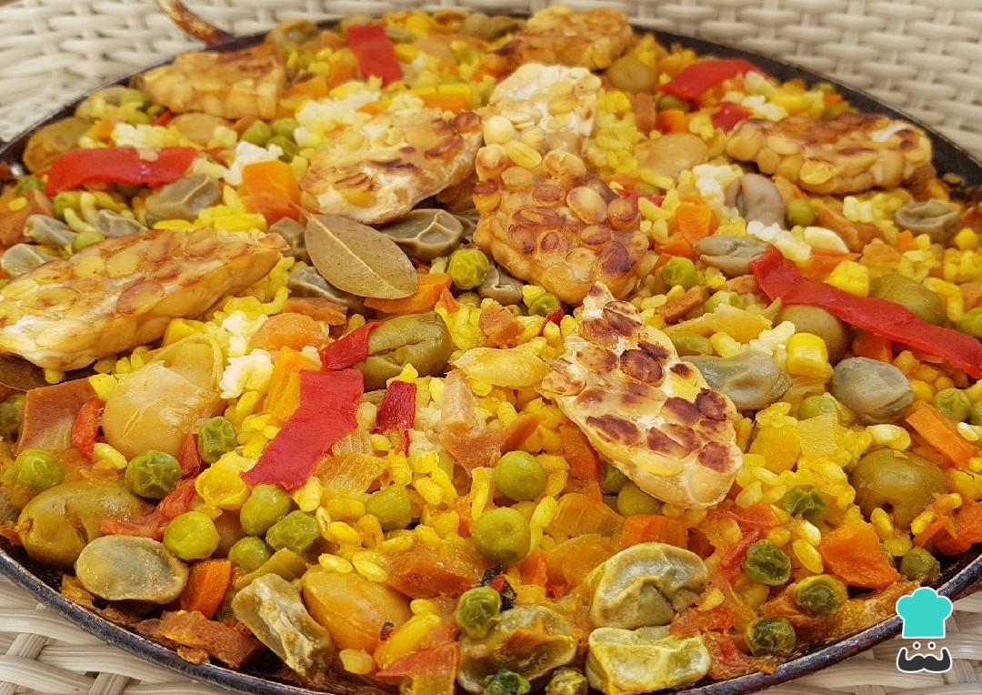 Paella de verduras vegana - ¡Con judiones y tempeh!