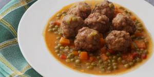 Receta de Albóndigas en salsa jardinera