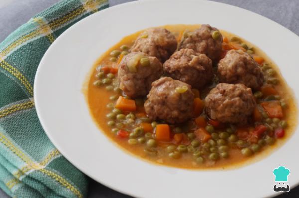 Receta de Albóndigas en salsa jardinera