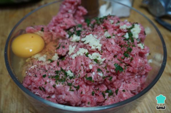 Receta de Albóndigas en salsa jardinera - Paso 1