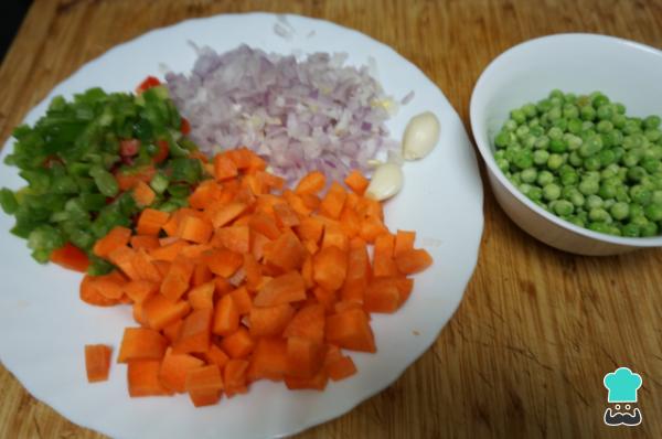 Receta de Albóndigas en salsa jardinera - Paso 2