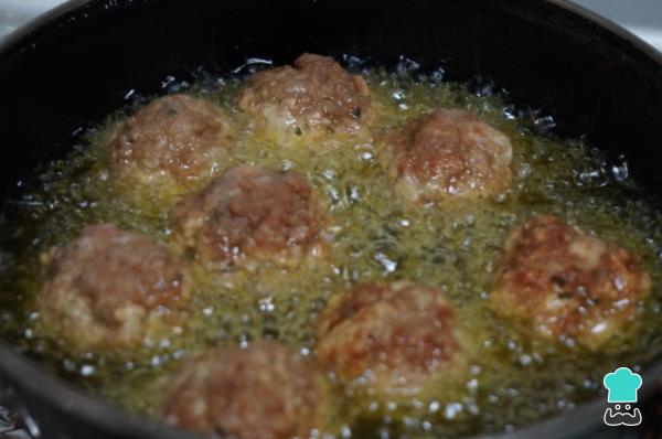 Receta de Albóndigas en salsa jardinera - Paso 4