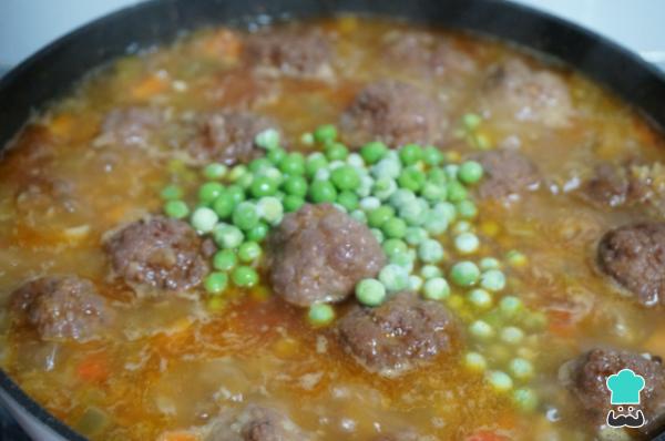 Receta de Albóndigas en salsa jardinera - Paso 8