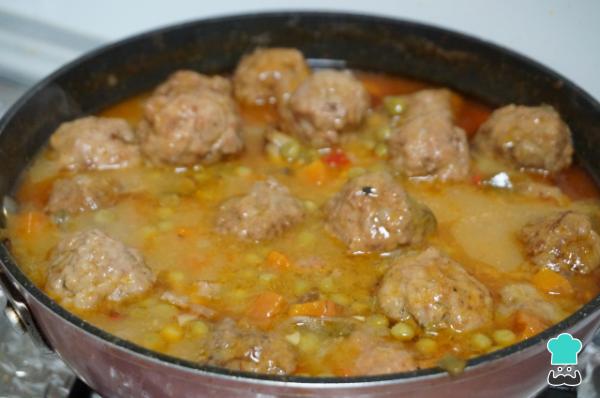 Receta de Albóndigas en salsa jardinera - Paso 9