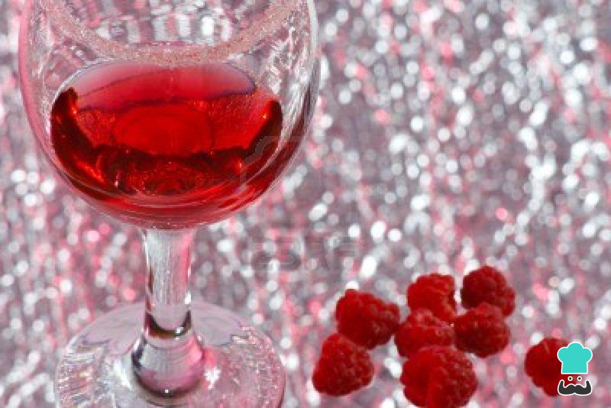 licor de frambueza, frutillas