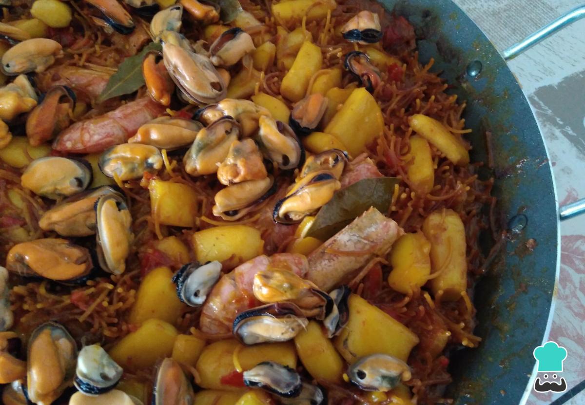 Receta de Fideuá de marisco con fideos finos