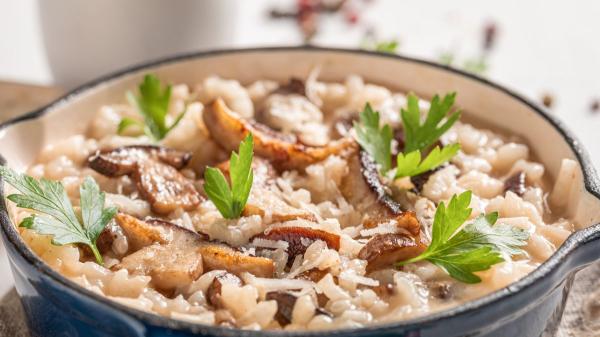Cinco recetas irresistibles con setas de primavera para disfrutar de la temporada - Arroz meloso con setas de primavera