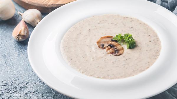 Cinco recetas irresistibles con setas de primavera para disfrutar de la temporada - Crema de champiñones silvestres