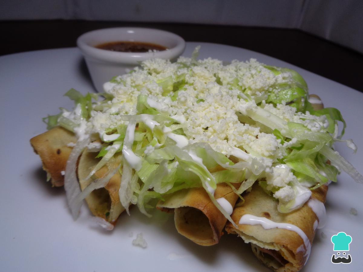 Receta de Tacos dorados de papa con pollo
