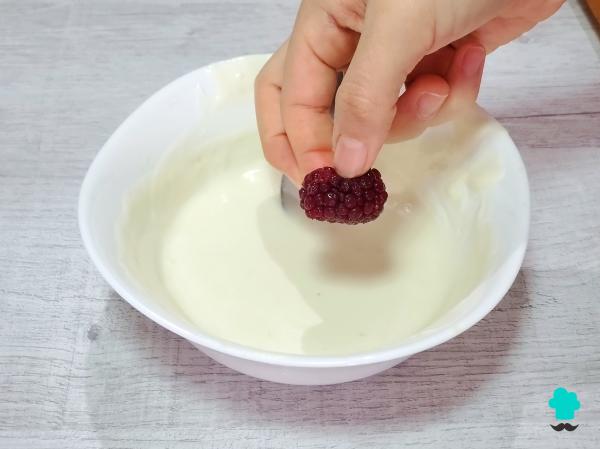 Receta de Frambuesas bañadas en chocolate: el bocado dulce y fácil que se prepara con solo 3 ingredientes - Paso 1