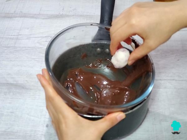 Receta de Frambuesas bañadas en chocolate: el bocado dulce y fácil que se prepara con solo 3 ingredientes - Paso 7