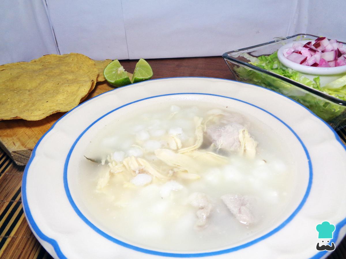 Receta de Pozole blanco de pollo y puerco