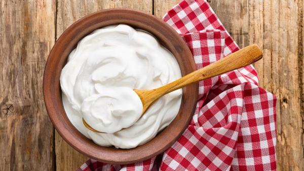 Yogur griego o yogur natural: diferencias reales y cuál es más saludable según nutricionistas - La principal diferencia está en cómo se elaboran