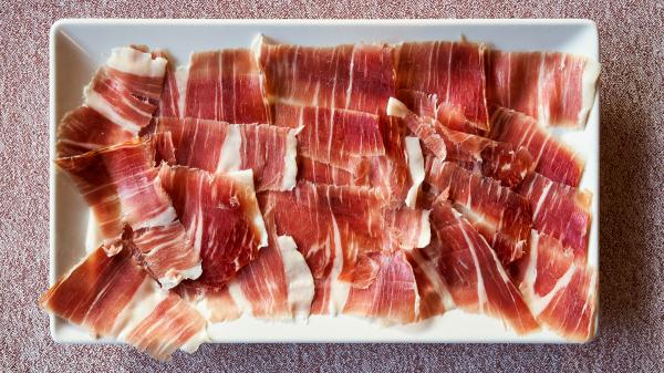La frontera entre un melón con jamón clásico y uno mucho más refrescante está en esta receta de Núria Bartolomé - El jamón: mejor usar menos cantidad y apostar por uno de mayor calidad