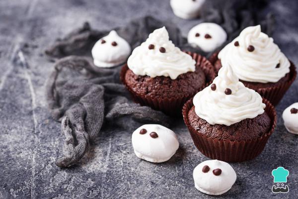 Cupcakes de Halloween - Cupcakes de fantasmas con merengue