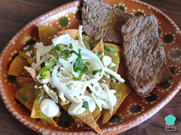 Receta de Chilaquiles verdes con bistec