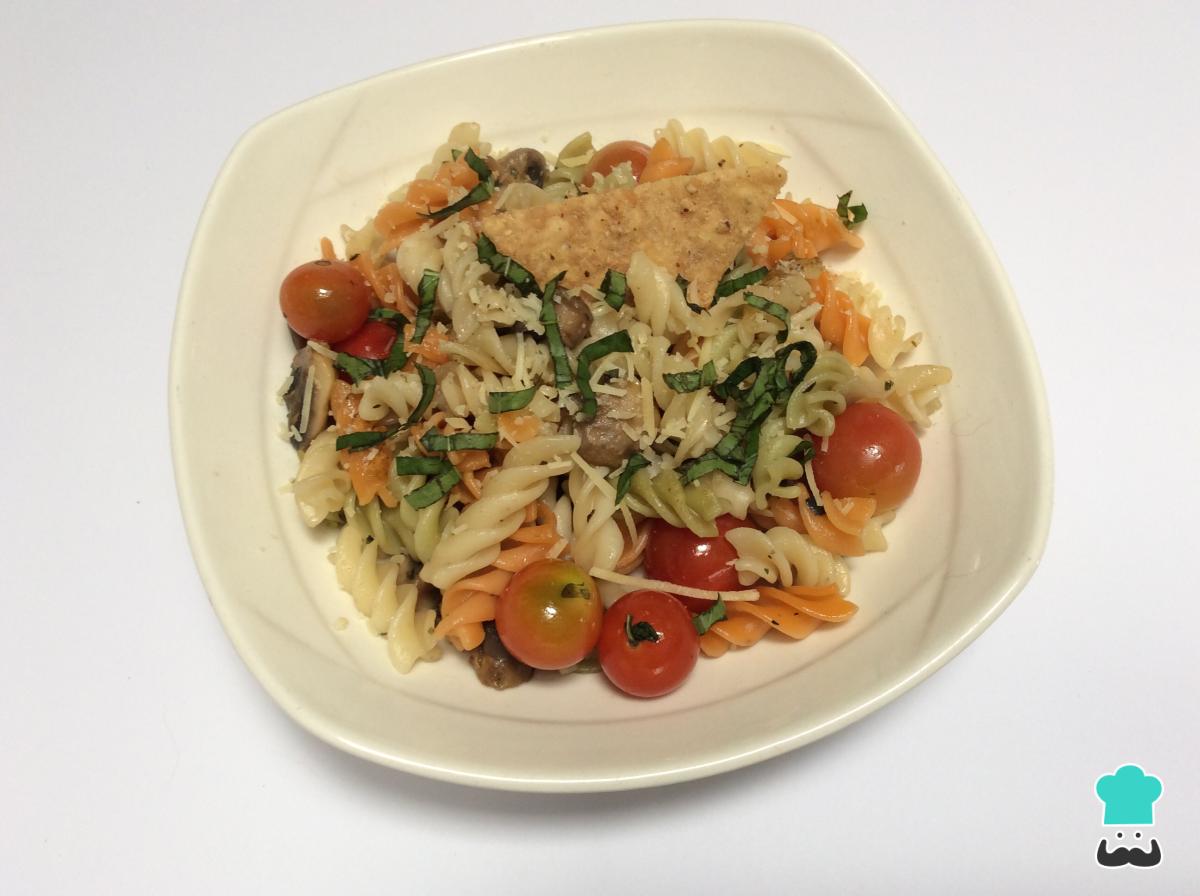 Receta de Pasta con tomate cherry y albahaca