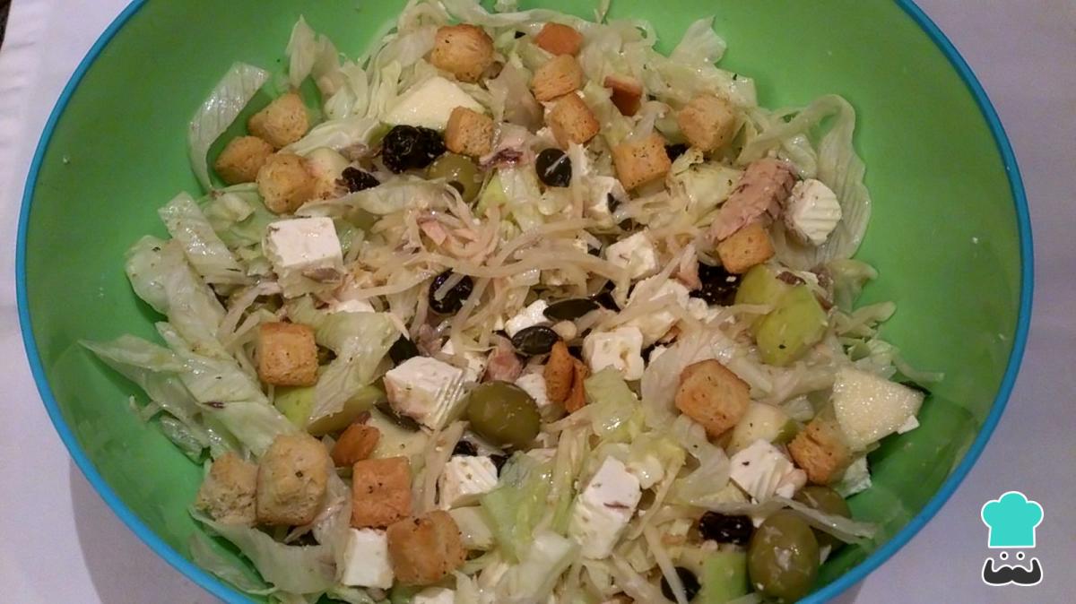 Receta de Ensalada de lechuga con manzana y uvas pasas