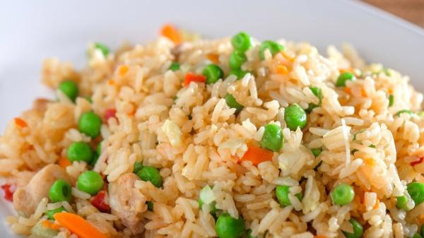 Yong Wu Nagahira, chef chino-japonés: "Este es el mejor truco para que el arroz tres delicias quede suelto" - Receta del arroz tres delicias paso a paso