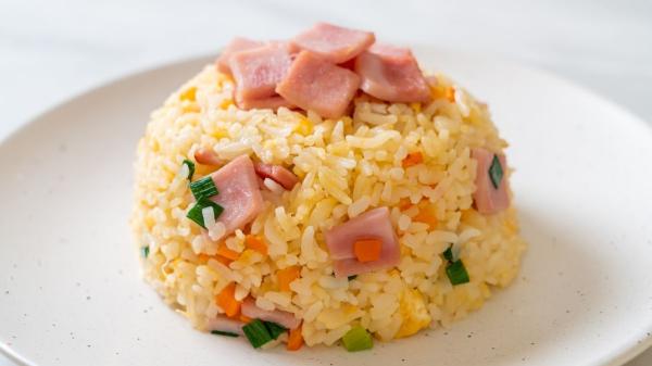 Yong Wu Nagahira, chef chino-japonés: "Este es el mejor truco para que el arroz tres delicias quede suelto"