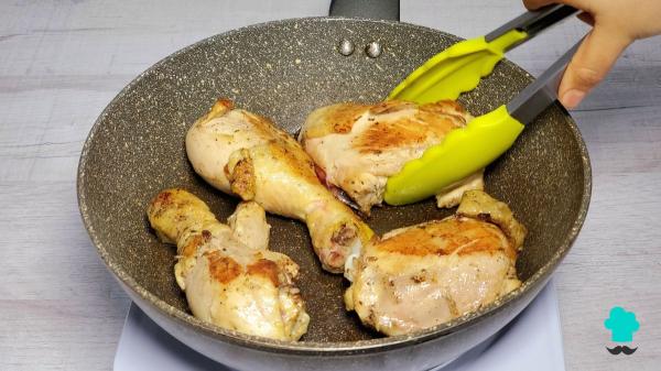 Receta de Pollo en salsa española: el guiso casero fácil y más sabroso - Paso 1