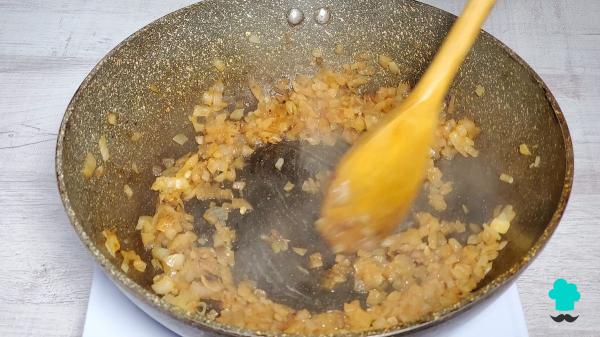Receta de Pollo en salsa española: el guiso casero fácil y más sabroso - Paso 2
