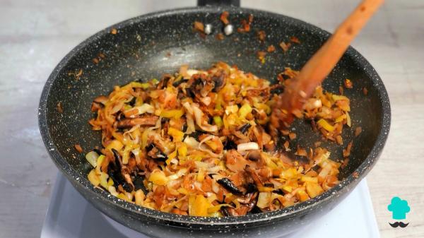 Receta de Pollo en salsa española: el guiso casero fácil y más sabroso - Paso 3