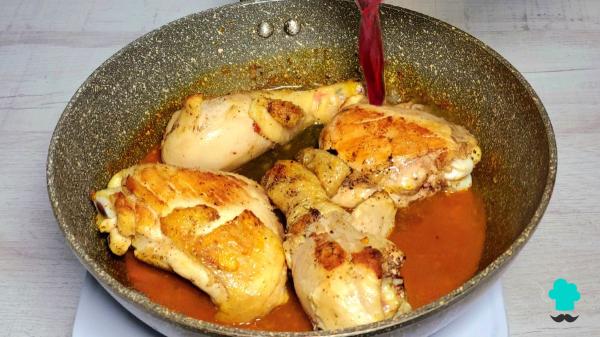 Receta de Pollo en salsa española: el guiso casero fácil y más sabroso - Paso 4