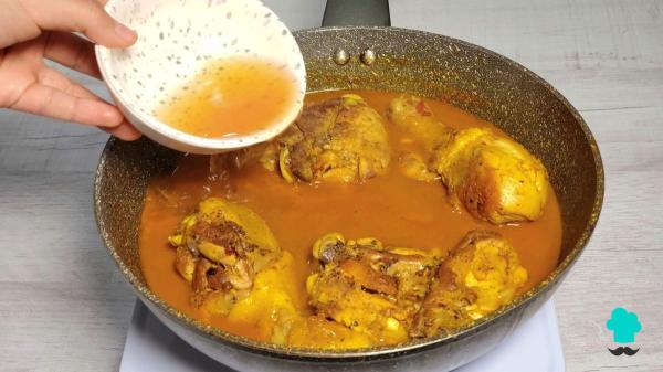 Receta de Pollo en salsa española: el guiso casero fácil y más sabroso - Paso 5