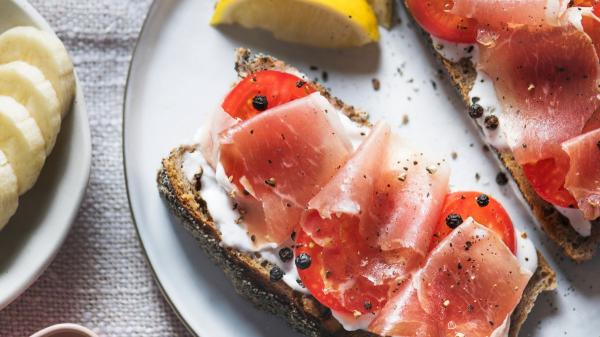 Antonio Andújar, nutricionista: “Si tomas tostadas con jamón en el desayuno, necesitas pan de calidad, tomate y una pieza de fruta” - La clave no está solo en el jamón: el acompañamiento lo cambia todo