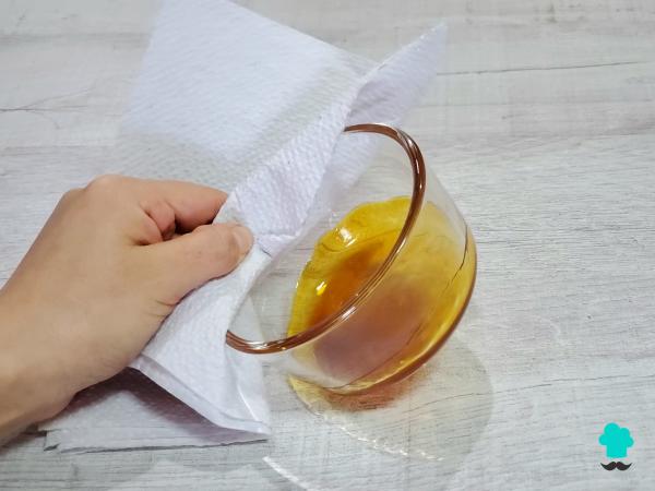 Receta de Flan de queso y leche condensada: suave, cremoso y con un delicioso toque de caramelo - Paso 2
