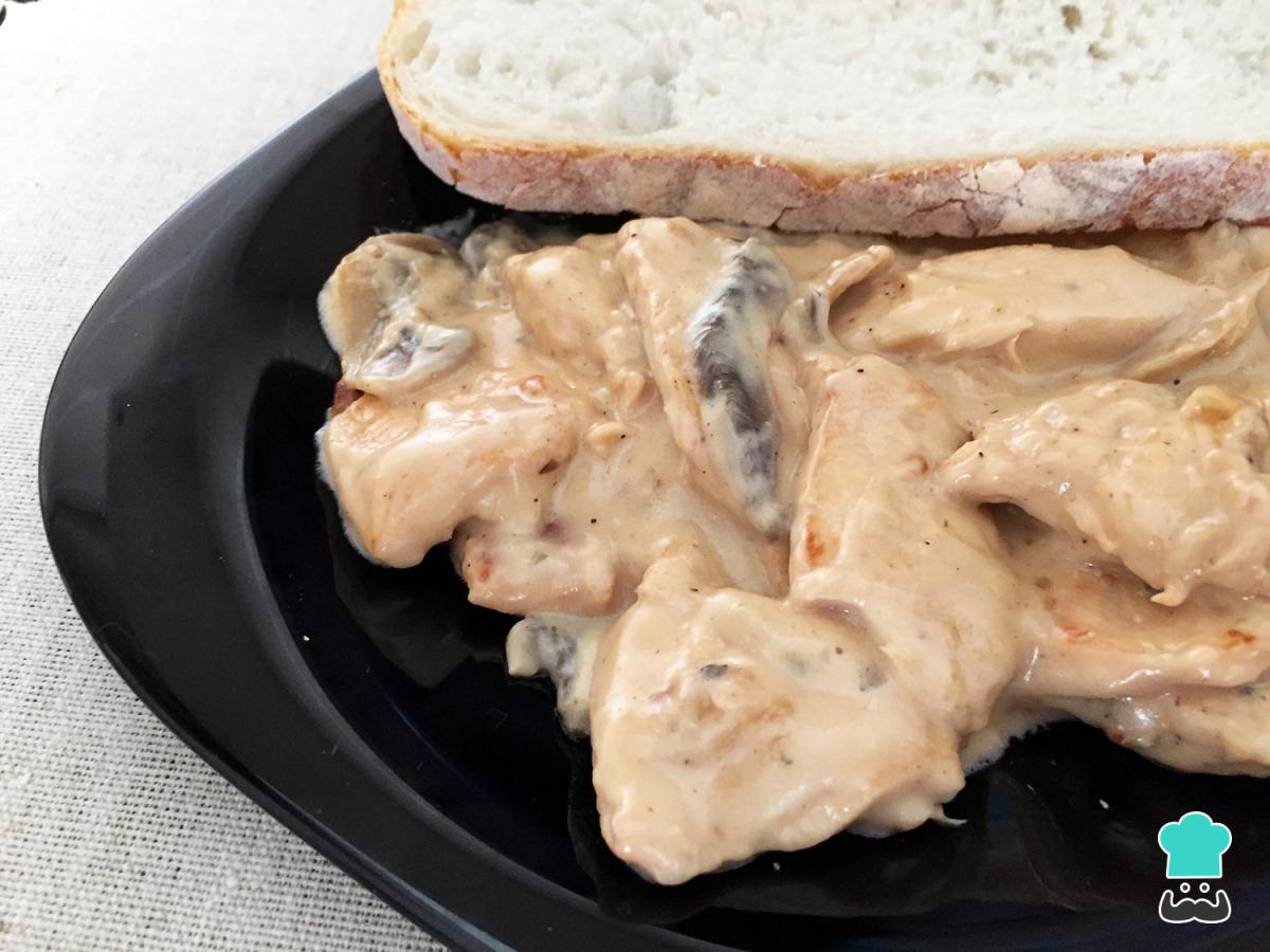 Receta de Pollo al roquefort con champiñones