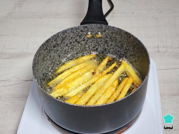 Receta de Salchipapa colombiana - Paso 3