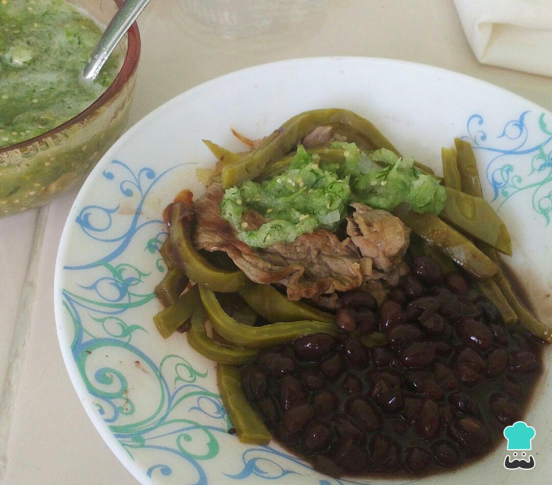 Salsa verde con aguacate y cilantro - Fácil