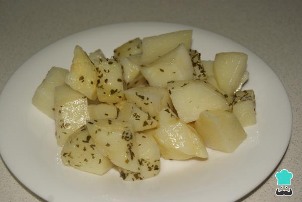 Receta de Patatas al vapor con hierbas lékué