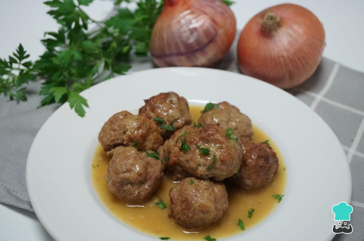 Receta de Albóndigas en salsa de cebolla