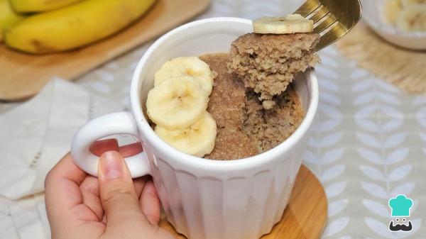 Receta de Bizcocho de avena y plátano en taza: esponjoso y listo en 2 minutos en el microondas