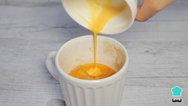 Receta de Bizcocho de avena y plátano en taza: esponjoso y listo en 2 minutos en el microondas - Paso 3