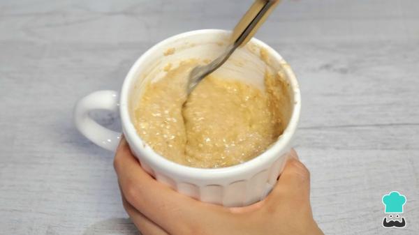 Receta de Bizcocho de avena y plátano en taza: esponjoso y listo en 2 minutos en el microondas - Paso 4