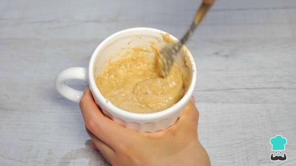 Receta de Bizcocho de avena y plátano en taza: esponjoso y listo en 2 minutos en el microondas - Paso 5