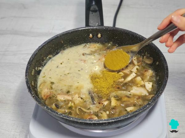 Receta de Arroz con pollo al curry y champiñones: fácil, sabroso y perfecto para tu menú semanal - Paso 6