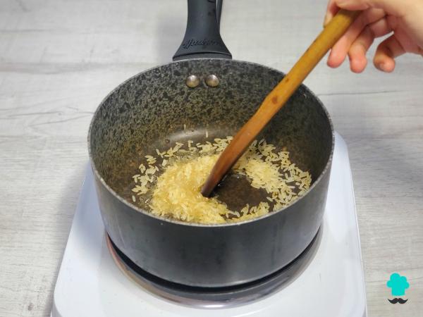 Receta de Arroz con pollo al curry y champiñones: fácil, sabroso y perfecto para tu menú semanal - Paso 7