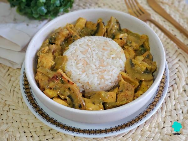 Receta de Arroz con pollo al curry y champiñones: fácil, sabroso y perfecto para tu menú semanal - Paso 10