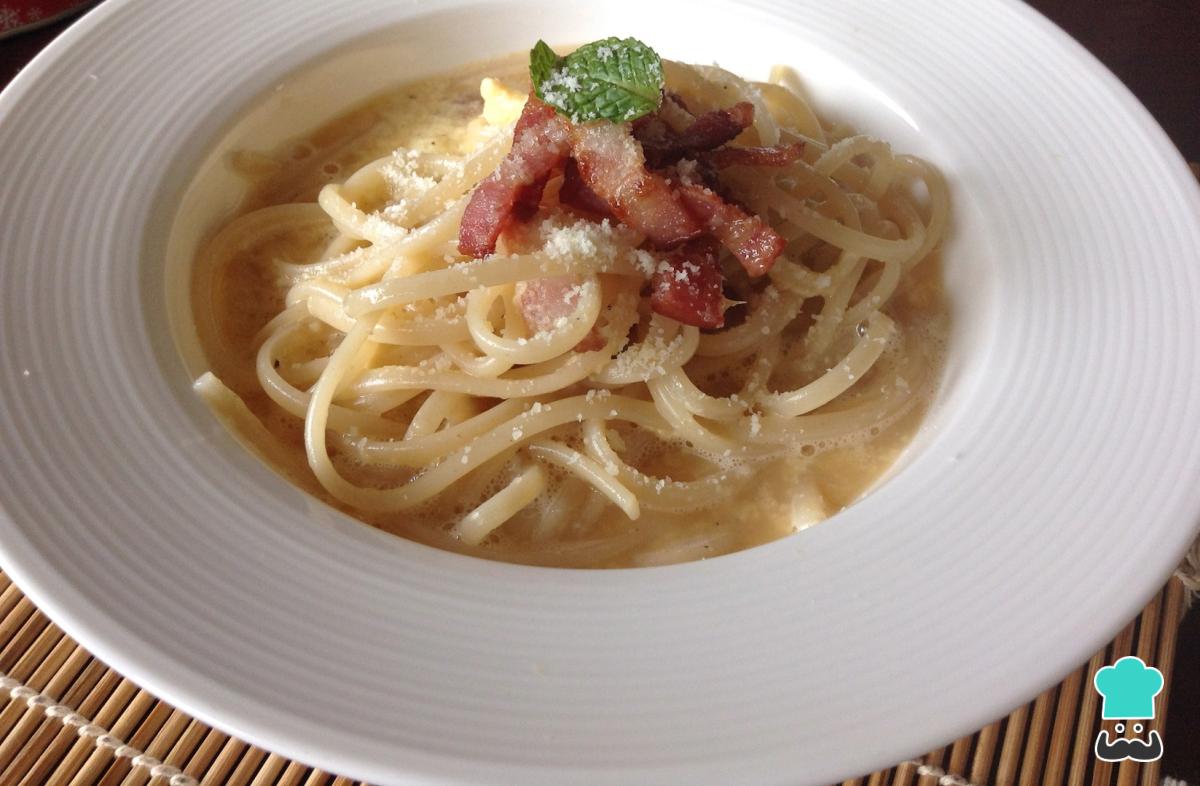 Receta de Espaguetis a la carbonara estilo italiano