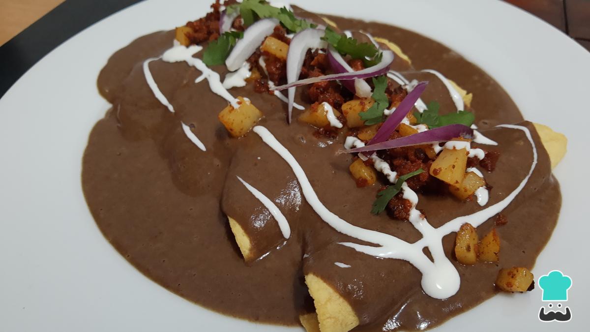 Receta de Enfrijoladas con chorizo