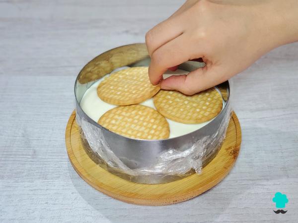 Receta de Tarta fría de limón y galletas sin horno: un postre cremoso, fácil y perfecto para el verano - Paso 4