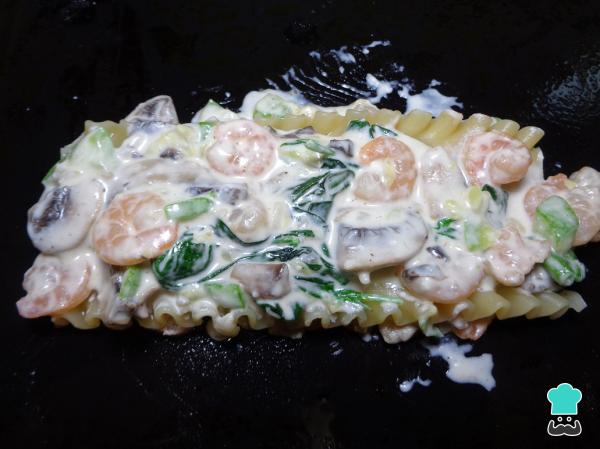 Receta de Lasaña de camarones y verduras - Paso 7