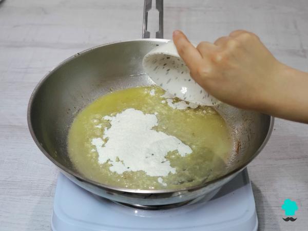 Receta de Lasaña de pollo y champiñones: fácil, cremosa y muy jugosa - Paso 4