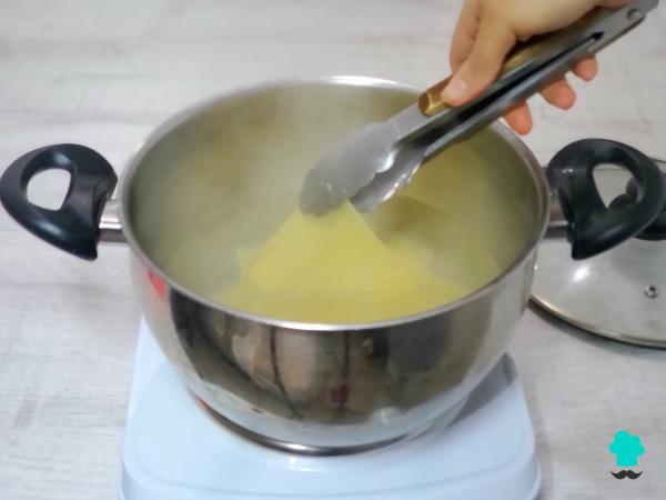 Receta de Lasaña de pollo y champiñones: fácil, cremosa y muy jugosa - Paso 9