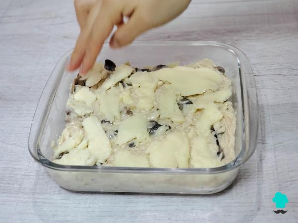 Receta de Lasaña de pollo y champiñones: fácil, cremosa y muy jugosa - Paso 10
